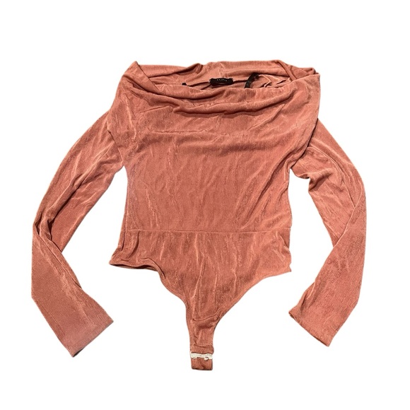 21 Saints Women Small Mauve Pink Shiny Slinky Off Shoulder One Piece Bodysuit - Picture 1 of 9